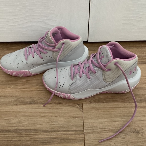 Girls Basketball shoes - Picture 3 of 9